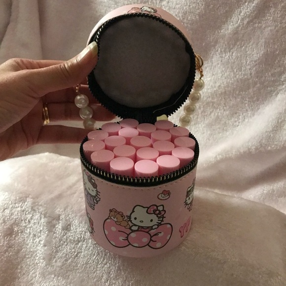 Hello Kitty Matte Shine Glitter 20 Piece LipGloss Pearl Pink Bag New - Picture 5 of 16